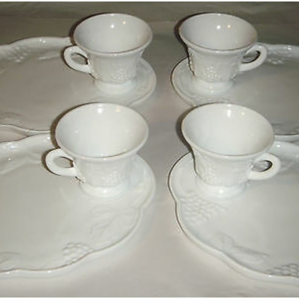 🎁 Vintage Milk Glass Colony Harvest Grapes Snack Plate & Cup Sets, Set of 4.